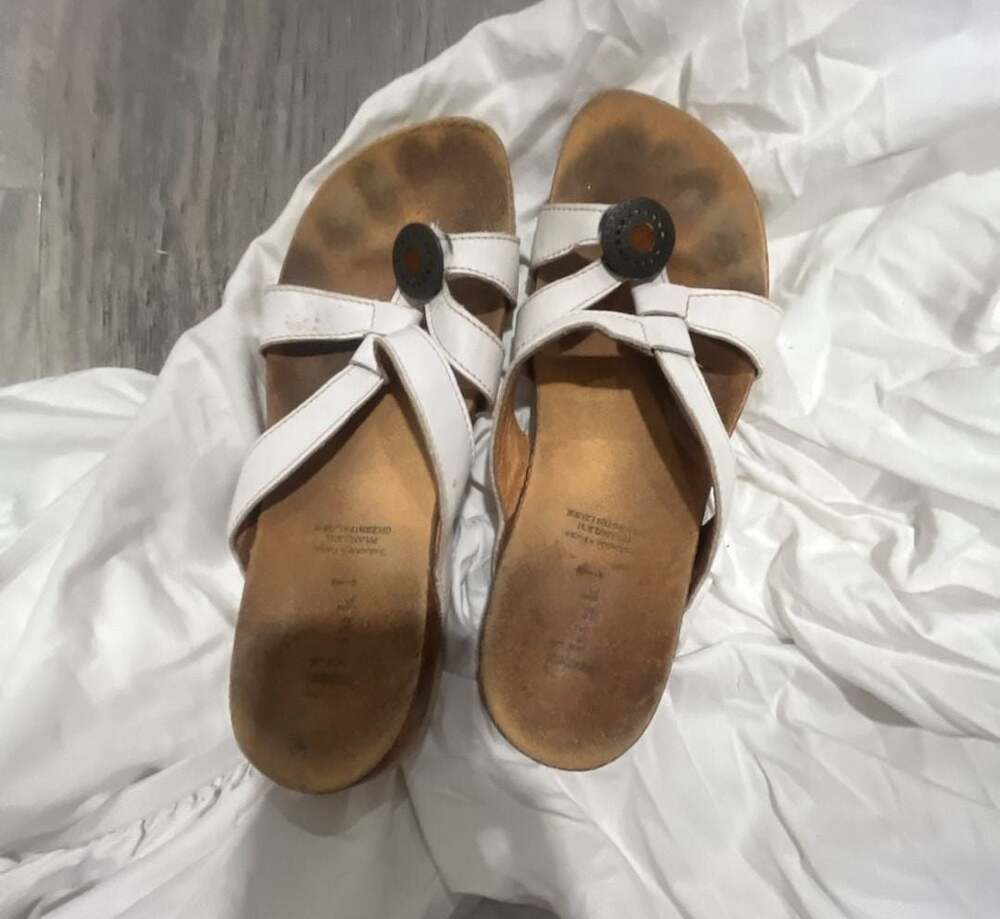 Think Sandals Size 39 White Leather Wedge Thong